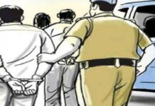 चोरी की कार के साथ दो भाईयों सहित तीन गिरफ्तार