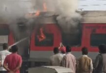 गरीबरथ एक्सप्रेस में लगी आग, महिला झुलसी