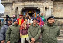 श्री केदारनाथ धाम पहुंचे गायक कैलाश खेर