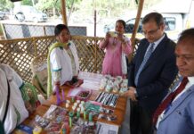 आरबीआई गवर्नर संजय मल्होत्रा ने वित्तीय साक्षरता शिविर का किया दौरा