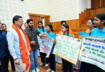 मुख्यमंत्री ने प्रदेश भर से आए नागरिकों की समस्याएं सुनीं