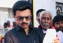 परिसीमन विधेयक के खिलाफ स्टालिन ने काले कपड़े पहनकर बिल की कॉपी में लगाई आग