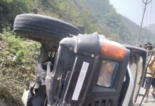 रुद्रप्रयाग—श्रीनगर हाईवे पर मैक्स वाहन दुर्घटनाग्रस्त, 8 घायल