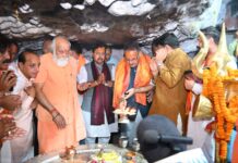 टपकेश्वर महादेव मंदिर में भाजपा राष्ट्रीय अध्यक्ष ने की पूजा अर्चना