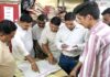 सरकारी दफ्तर में मंत्री का छापा, मिली शराब की बोतलें !