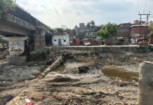 यात्रियों से भरा टेंपो ट्रेवलर खाई में गिरा, 2 महिलाओं की मौत