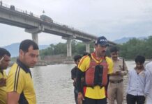 पुल से छलांग लगाने वाले नाबालिग का शव बरामद