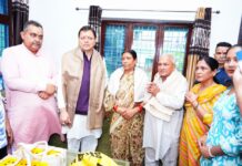 मुख्यमंत्री ने 15 अगस्त की पूर्व संध्या पर शहीद अमित कुमार अणथ्वाल के परिजनों से की भेंट, किया सम्मानित