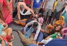 बेकाबू टैंकर ने तीन छात्रों को कुचला, एक की मौत, दो गंभीर