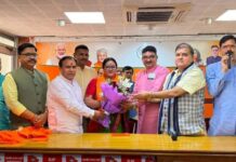 श्रीनगर नगर निगम की मेयर हुई भाजपा में शामिल