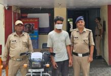 चोरी की मोटरसाईकिल के साथ गिरफ्तार