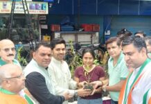 क्लीन एंड ग्रीन एनवायरमेंट समिति ने 500 से अधिक पौधों का वितरण किया