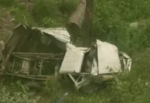 पिकअप वाहन 200 मीटर नीचे खाई में गिरा, एक की मौत