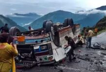 यात्रियों से भरी बस खाई में गिरी, 7 लोगों की मौत और 11
