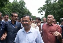 अरविंद केजरीवाल को पीएम आवास जाने से रोका, धरने पर बैठे आप नेता
