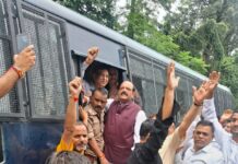 राहुल गांधी पर मुकदमें के खिलाफ कांग्रेस का सचिवालय कूच, गिरफ्तारी