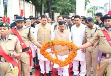 मुख्यमंत्री ने शहीद स्थल पहुंच किया शहीदों को नमन