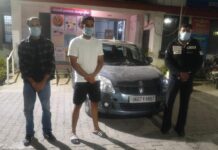 सरे राह कार से तमंचा लहराने वाले दो सगे भाईयों सहित 03 युवक गिरफ्तार
