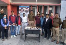 4 लाख के मोबाइल फोन को पुलिस ने किया उनके स्वामियों के सुपुर्द