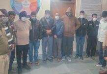 सार्वजनिक स्थान पर जुआ खेल रहे 11 लोग गिरफ्तार