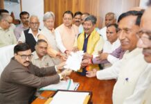 दिनेश आर्य ने राज्यसभा सीट पर नामांकन दाखिल किया
