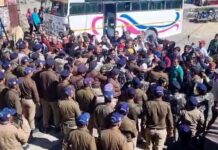 विधानसभा सत्र के पहले दिन सड़क पर संग्राम
