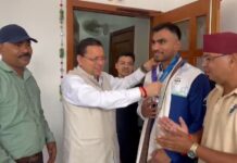 एशियन गेम्स में कांस्य पदक जीतने वाले बॉक्सर ने मुख्यमंत्री से की भेंट