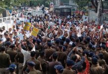 प्राथमिक शिक्षकों ने किया मुख्यमंत्री आवास कूच