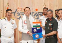 माउंट मुकुट ईस्ट का ऐतिहासिक आरोहण कर लौटे भारतीय तटरक्षक बल एवं एचएमआई के संयुक्त अभियान दल का मुख्यमंत्री ने किया फ्लैग—इन